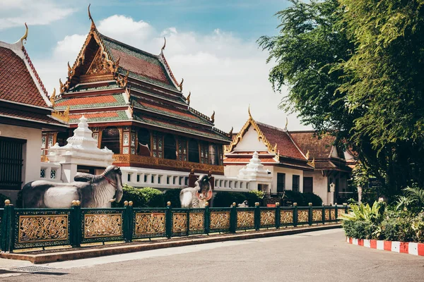 Bangkok Tayland Daki Budist Tapınağına Bakan Yol — Stok fotoğraf