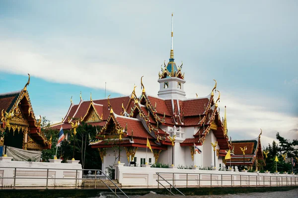 Nehirden Tapınağa Bangkok Manzarası — Stok fotoğraf