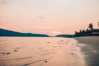 Koh Chang Sahili 'nde gün batımı, Tayland Körfezi.