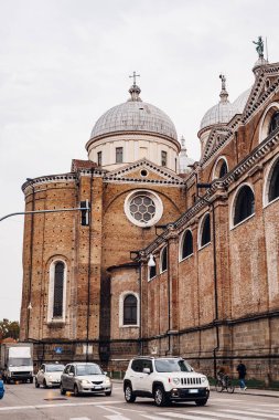 İtalya 'nın Padova kentindeki Prato della Valle Meydanı