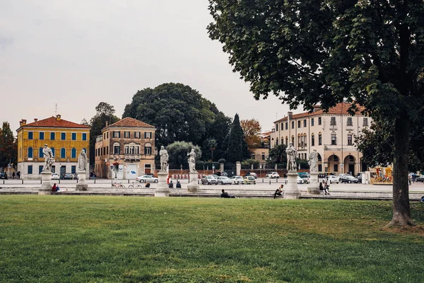 İtalya 'nın Padova kentindeki Prato della Valle Meydanı