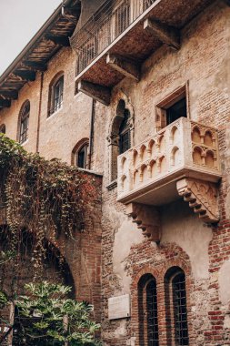 Juliet 'in Verona, İtalya' daki balkonunda