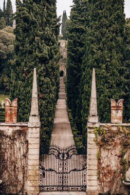 Giardino Giusti, Verona Geçidi