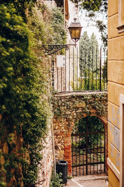 Bölgedeki sokaklar San Pietro Kalesi, Verona