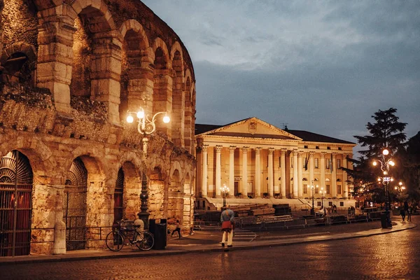 Akşam Verona Arena (Arena di Verona), İtalya