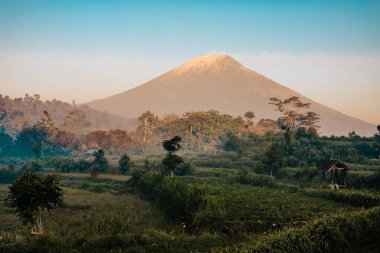 Endonezya, Bali 'deki Agung volkanı manzarası