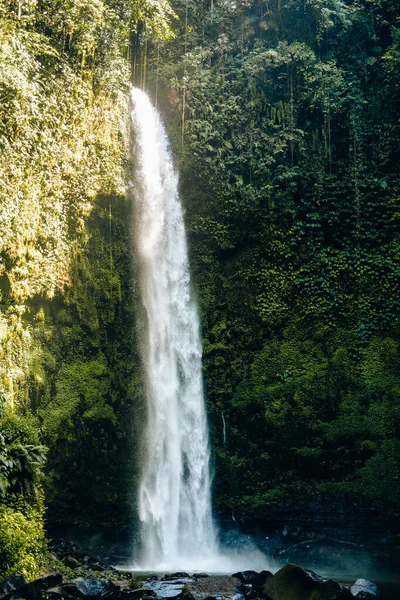 Nungnung Şelalesi, Bali, Endonezya