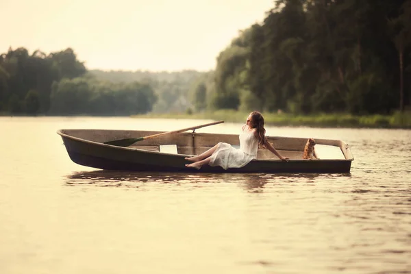 Young Girl Summer Dress Sitting Boat Lake Rays Sunlight — Stock Photo, Image