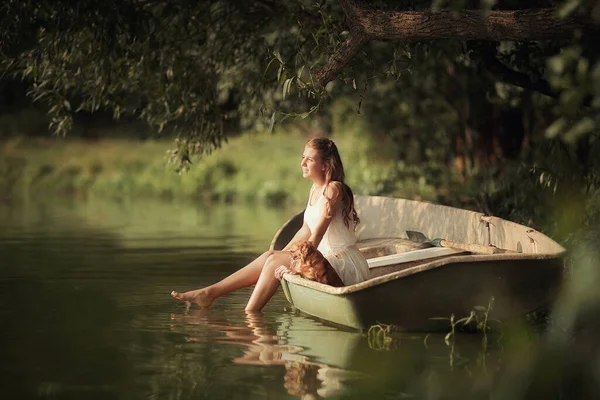 Young Girl Small Dog Boat Lake Rays Light — Stock Photo, Image