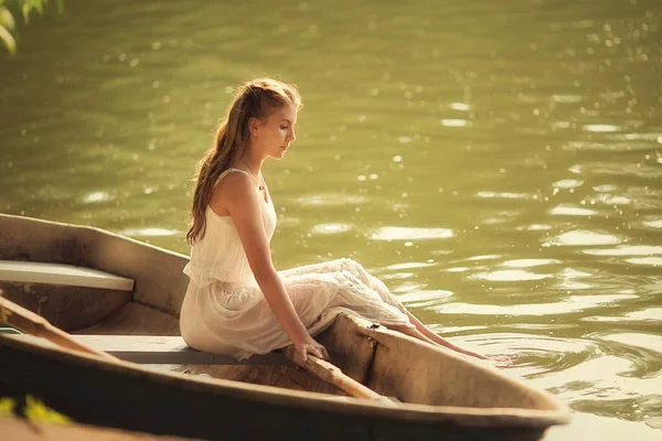 Young Girl Summer Dress Sitting Boat Lake Rays Sunlight — Stock Photo, Image