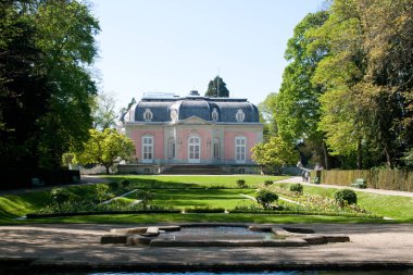 Sarayda Dusseldorf, Almanya
