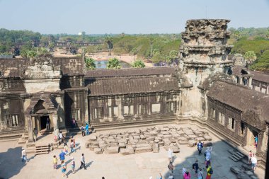 Siem Reap, Kamboçya - 5 Şubat 2015: Angkor Wat ziyaretçi. bir ünlü Ören (Unesco Dünya Mirası) Angkor, Siem Reap, Kamboçya.