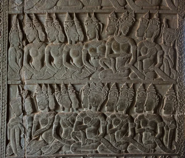 Siem Reap, Camboya - Feb 5 2015: Socorro en Angkor Wat. un famoso sitio histórico (Patrimonio de la Humanidad por la UNESCO) en Angkor, Siem Reap, Camboya . —  Fotos de Stock