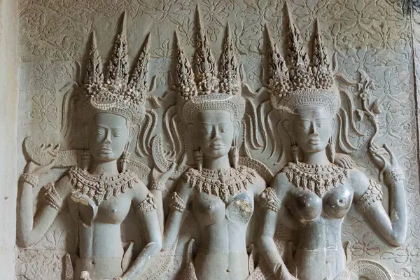 Siem Reap, Camboja - 5 de fevereiro de 2015: Relief at Angkor Wat. um local histórico famoso (Património Mundial da UNESCO) em Angkor, Siem Reap, Camboja . — Fotografia de Stock