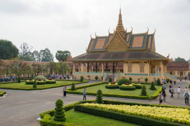 Phnom Penh, Kamboçya - Jan 30 2015: Kraliyet Sarayı ziyaretçi. bir 