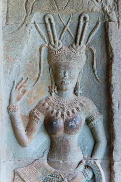 Siem Reap, Cambodja - Feb 3 2015: Relief in Angkor Wat. een beroemde historische site (Unesco werelderfgoed) in Angkor, Siem Reap, Cambodja. — Stockfoto