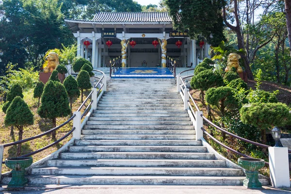 Chiang Rai, Tailandia. - 27 de febrero de 2015: Tumba del General Tuan. un sitio histórico famoso en Doi Mae Salong, Chiang Rai, Tailandia . —  Fotos de Stock