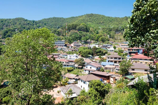 Chiang Rai, Tailandia. - 27 feb 2015: Vista de Mae Salong. Esta aldea fue formada por la 93.ª División del Ejército Nacionalista Chino en Doi Mae Salong, Chiang Rai, Tailandia . — Foto de Stock