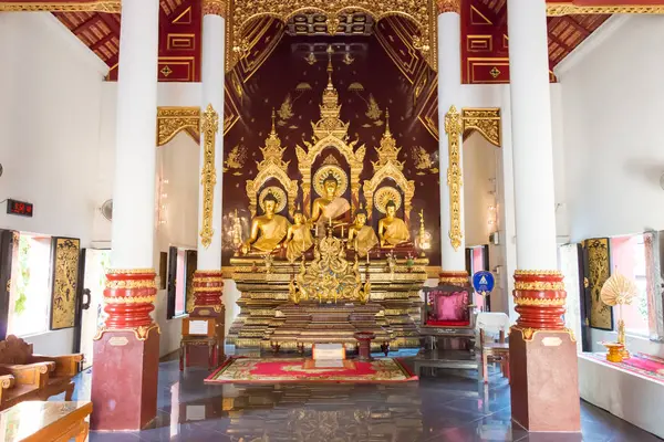 Τσιάνγκ Μάι, Ταϊλάνδη. -Φεβ 24 2015: Budda αγάλματα στο Wat Chang Taem. ένας διάσημος ναός στην Τσιάνγκ Μάι, Ταϊλάνδη. — Φωτογραφία Αρχείου