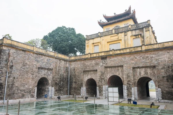 ハノイ, ベトナム - 2015 年 1 月 21 日: タンロン ・ ハノイ (ユネスコ世界遺産) の帝国の要塞の中央セクター。ベトナム ・ ハノイの有名な史跡. — ストック写真