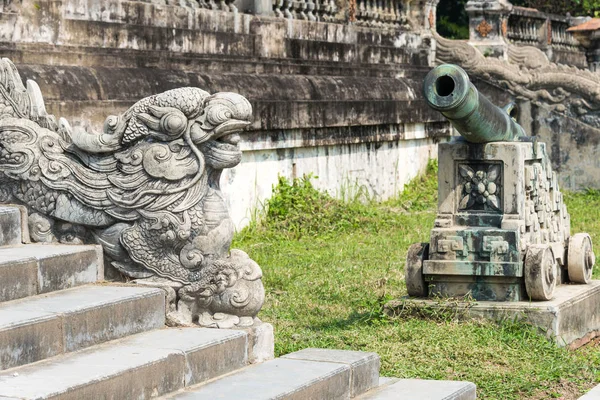 Hue, Vietnam - Jan 22 2015: Dračí socha v Imperial City (Unesco světového dědictví UNESCO). slavné historické místo v Hue, Vietnam. — Stock fotografie