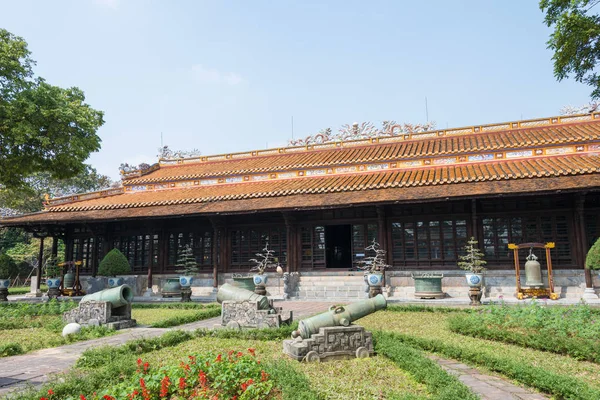 Hue, Vietnã - 22 de janeiro de 2015: Hue Museum of Royal Fine Arts. um local histórico famoso em Hue, Vietnã . — Fotografia de Stock