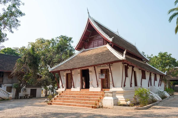 Λουάνγκ Πραμπάνγκ, Λάος - 05 Μαρ 2015: ΦΠΑ Khan Khammungkhun Pak. ένας διάσημος ναός στο Luang Prabang που είναι η πόλη παγκόσμιας κληρονομιάς της Unesco. — Φωτογραφία Αρχείου