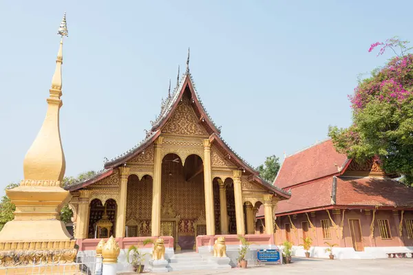 Luang Prabang, Laos - Mar 05 2015: KDV Sensoukharam. Luang Prabang Unesco Dünya Mirası şehir olan ünlü bir tapınakta.