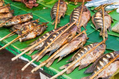 Luang Prabang, Laos - 13 Haziran 2015: Luang Prabang sabah Pazar. Sabah Market alışveriş sitesi turistler için popüler bir hatıra mı.