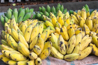 Luang Prabang, Laos - 13 Haziran 2015: Luang Prabang sabah Pazar. Sabah Market alışveriş sitesi turistler için popüler bir hatıra mı.