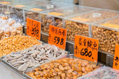 Hong Kong - 07 Aralık 2015: Deniz ürünleri Sokağı. ünlü turistik Hong Kong'da spot.
