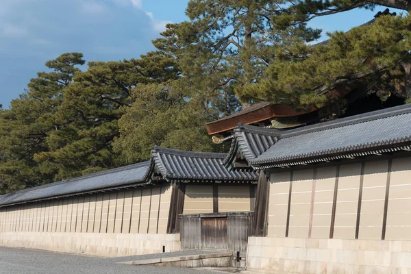 KYOTO, JAPON - 11 janvier 2015 : Kyoto Gyoen Garden. un site historique célèbre dans l'ancienne ville de Kyoto, au Japon . — Photo