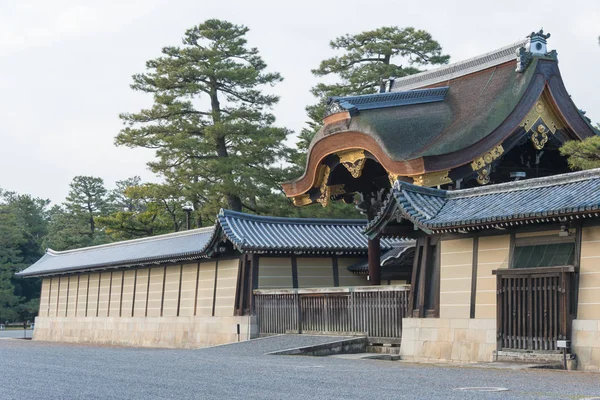 Kyoto, japan - jan 11 2015: kyoto gyoen garden. en berömd historisk plats i den antika staden kyoto, japan. — Stockfoto