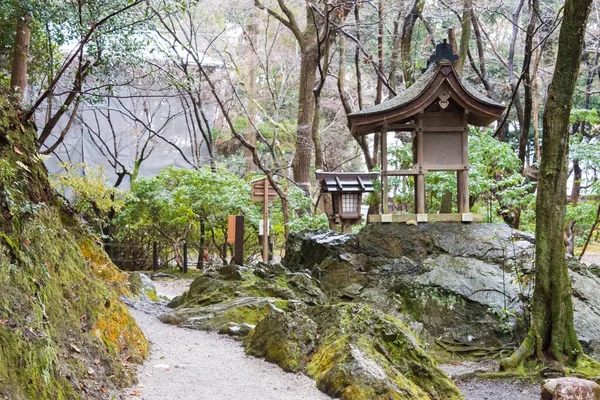 KYOTO, JAPÓN - 12 de enero de 2015: Santuario Kamigamo-jinja. un famoso santuario (Patrimonio de la Humanidad por la UNESCO) en la antigua ciudad de Kioto, Japón . — Foto de Stock