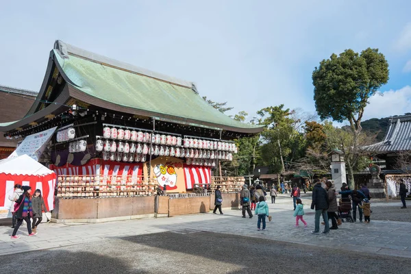 Kyoto, japan - jan 12 2015: helgedomen yasaka-jinja. en berömd helgedom i den antika staden kyoto, japan. — Stockfoto
