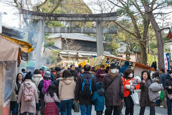 Kyoto, Japonya - jan 11 2015: fushimi Inari-taisha tapınak bir yaklaşım. ünlü bir tapınak kyoto Antik şehir, Japonya. — Stok fotoğraf