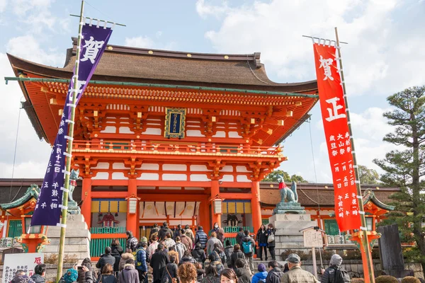KYOTO, GIAPPONE - 11 gennaio 2015: Santuario di Fushimi Inari-taisha. un famoso santuario nella città antica di Kyoto, Giappone . — Foto Stock