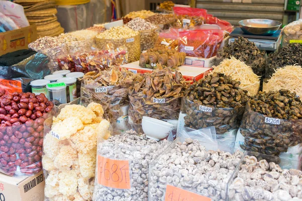 Hong Kong - 04 dic 2015: Mercado de Tai Po. un lugar turístico famoso en Hong Kong . — Foto de Stock