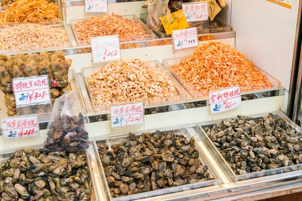 Hong Kong - 07 Aralık 2015: Deniz ürünleri Sokağı. ünlü turistik Hong Kong'da spot.