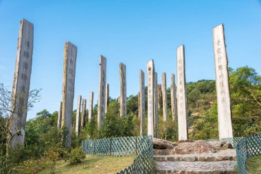 Hong Kong - 11 Aralık 2015: Bilgelik yolu. ünlü turistik Ngong Ping, Hong Kong spot.