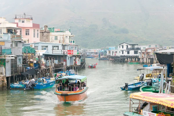 Hong Kong - Dec 10 2015: Wioska rybacka O Tai. słynnym historic witryny w Lantau Island, Hongkong. — Zdjęcie stockowe