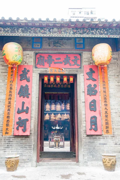 Hong Kong - 04 de dezembro de 2015: Man Mo Temple. um local histórico famoso em Tai Po, Hong Kong . — Fotografia de Stock