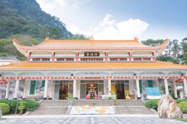 Tayvan - Jan 18 2016: Xiangde Tapınağı, Taroko Milli Parkı. ünlü bir manzara Hualien, Tayvan.