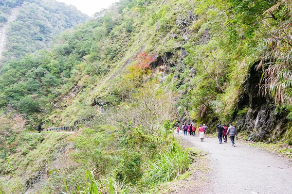Tayvan - Jan 18 2016: Baiyang iz Taroko Milli Parkı'nda. ünlü bir manzara Hualien, Tayvan.