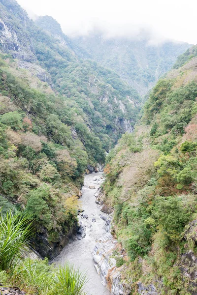 Tayvan - Jan 18 2016: Taroko Milli Parkı. ünlü bir manzara Hualien, Tayvan.