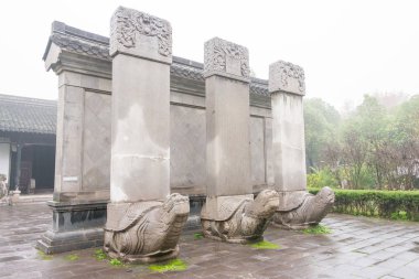 Anhui, Çin - 22 Kasım 2015: The Emperor verilen taş stel Li Hongzhang Memorial Park. Hefei, Anhui, Çin ünlü tarihi bir site.
