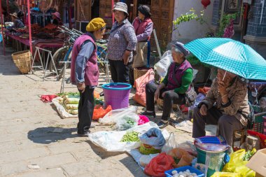 Yunnan, Çin - Mar 20 2015: Pazar Shaxi antik Köyü'nde. bir ünlü antik köy Jianchuan, Yunnan, Çin.