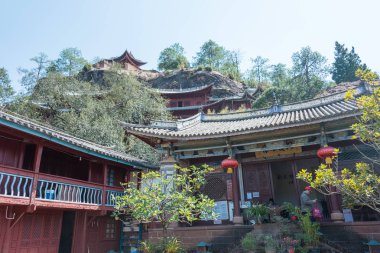 Yunnan, Çin - Mar 21 2015: Shibaoshan Mountain(Shibaoshan Shiku). ünlü bir ören Jianchuan, Yunnan, Çin.