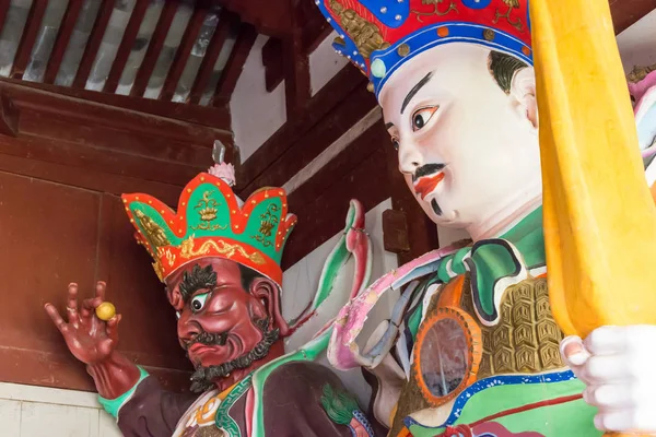 YUNNAN, CHINA - MAR 21 2015: Baoxiang temple at Shibaoshan Mountain(Shibaoshan Shiku). a famous historical site of Jianchuan, Yunnan, China. — Stock Photo, Image