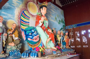 Yunnan, Çin - Mar 21 2015: Baoxiang Tapınağı'nda Shibaoshan Mountain(Shibaoshan Shiku). ünlü bir ören Jianchuan, Yunnan, Çin.